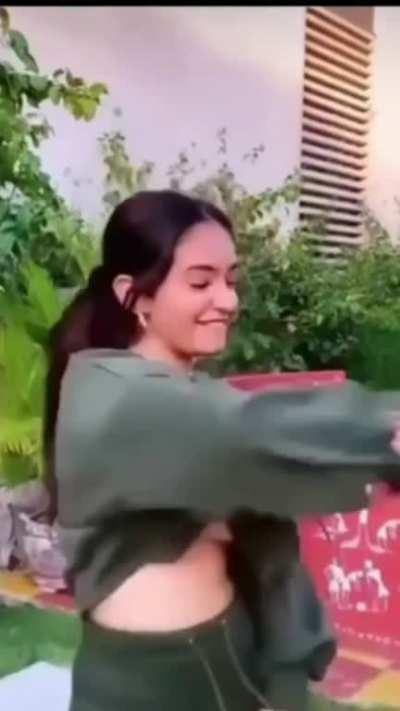 Anushka Sen underboobs