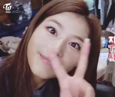 201103 - Sana has the cutest expressions
