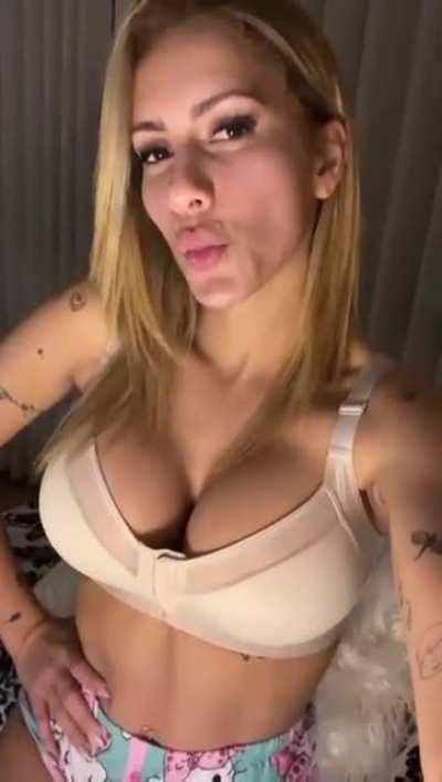 Kenia Gonzalez (keniamusicr)