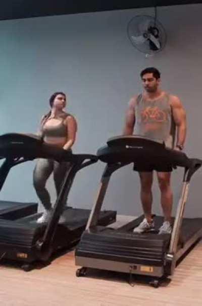 How To Get A Woman's Attention In The Gym