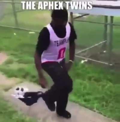aphex twin dance battle
