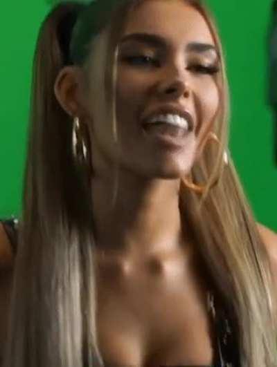 Just wanna bust the fattest nut on that tongue🤤