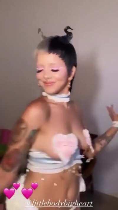 Mel on set of the bakery