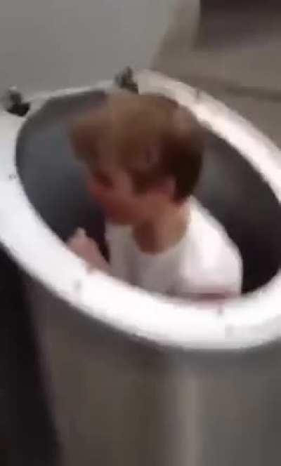 how he gonna get out doe