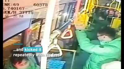 Man shatters a window on the bus after waiting in traffic for 20 minutes