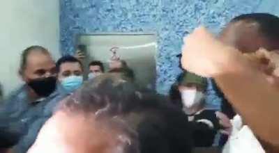 Botafoguense oferecendo vinte conto pro americano bilionário