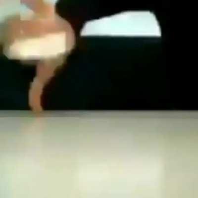 El de abajo es furro gei y el de arriba hace roleo sexual con el de abajo xddd