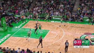 [Highlight] Norman Powell hits a very contested three in the end of the first quarter to bring the Clippers within 1