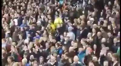 O Canto da torcida do Arsenal no Etihad.