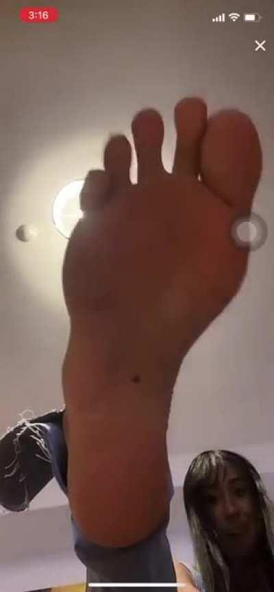 Long feet 🥰
