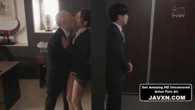 That's her husband standing outside the Boss' office! ... Airi Kijima in IPX-783