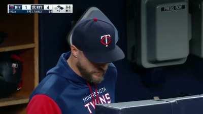 [Highlight] [Highlight] Rocco Baldelli intentionally walks Aaron Judge to a chorus of boos.