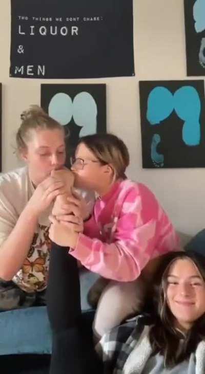 Dm me for Teen Feet Collection 💰