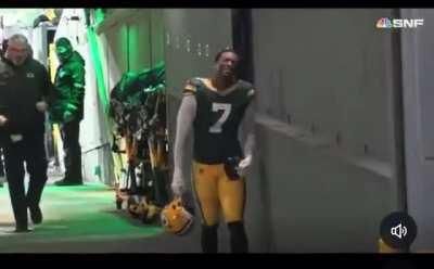 Actual footage of Packers fans exiting this sub for the week after “running the table”