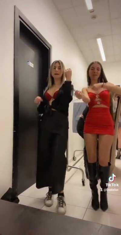 @lisatelax duo girls