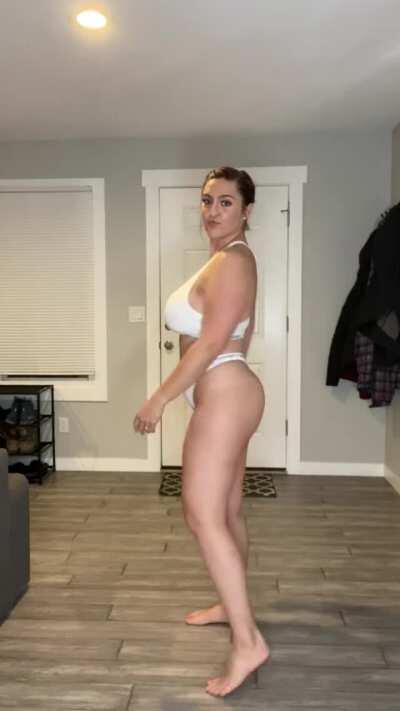 What Do You Think Of Her Jumps ? ( Her Free Content In Comments )