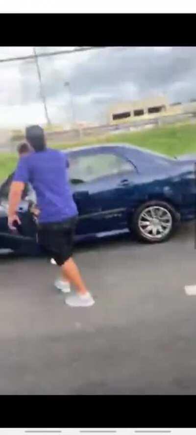 Road rage in the beautiful island of Puerto Rico. Supposedly, the loser that got rocked, sucker punched the winner.