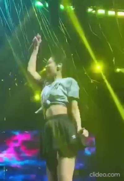 Even you wear a shirt baby still you have those bouncy tits 👅👅👅