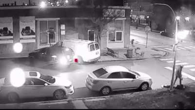 Recently paroled felon shoots 3 people outside Chicago bar after being asked to leave