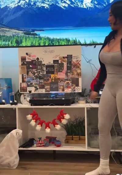 Bro she’s so stacked 🌹