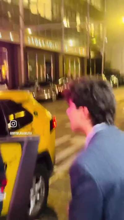 Frat Bro tries to leave Taxi without paying 