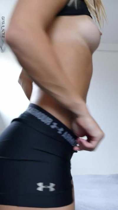 I've oiled my tummy up for you - thought that's something you might like 🥰💖