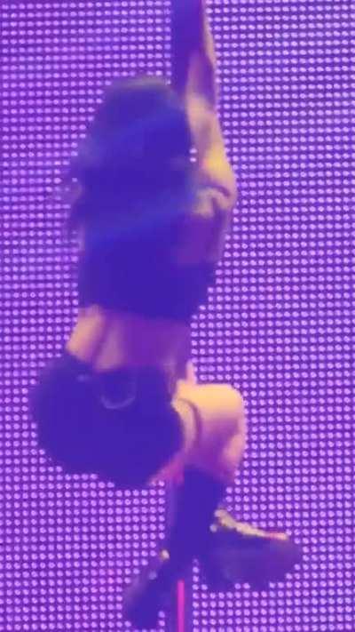 So hot! I'm so hungry for momo's delicious body!