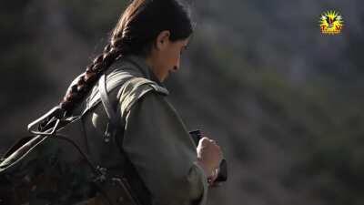Amazing images of the guerilla life in the mountains of Kurdistan! Impossible not to get goosebumps with this video!