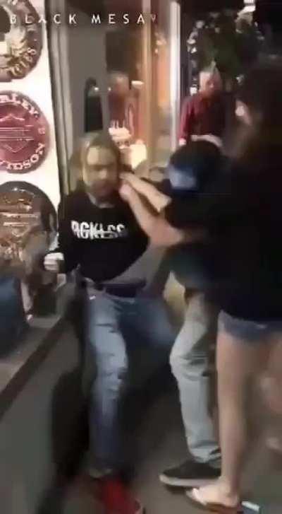 Saitama vs Garou resumen: