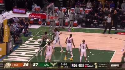 [Highlight] P.J. Tucker saves a Brook Lopez airball and finds Giannis Antetokounmpo for the big dunk
