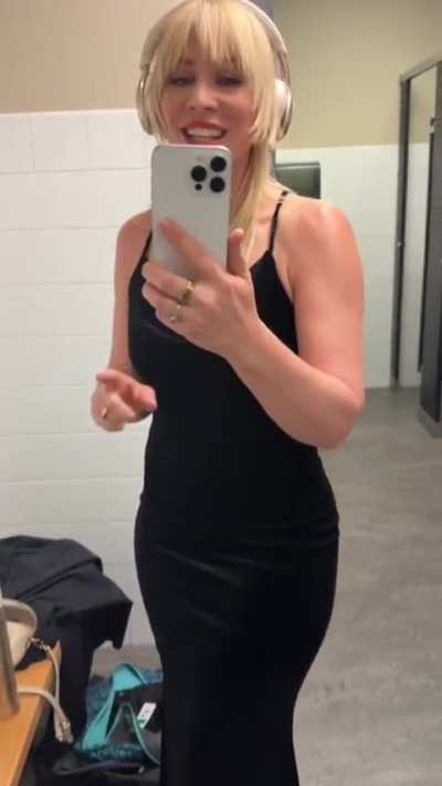 Natasha Bedingfield talking about the love her booty gets (Tiktok 07.05.2025)