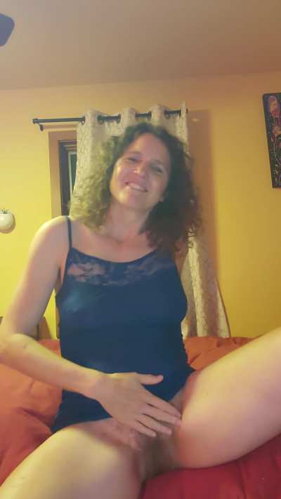 I have a special treasure for you between my legs (51F)