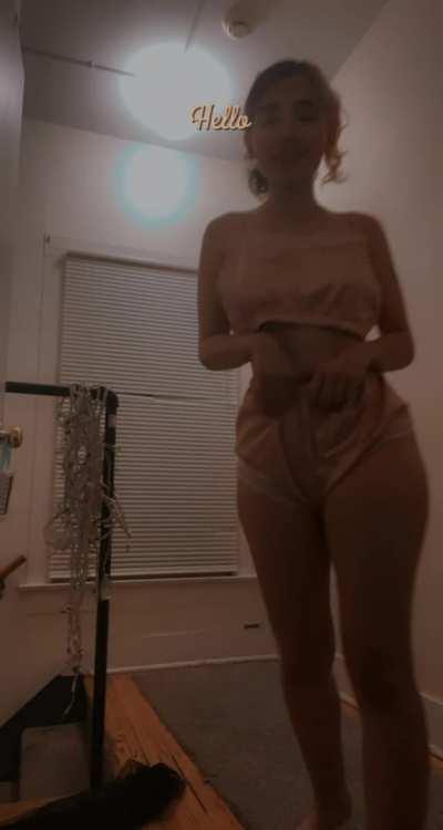 Upvote for 10 nudes in yo DM