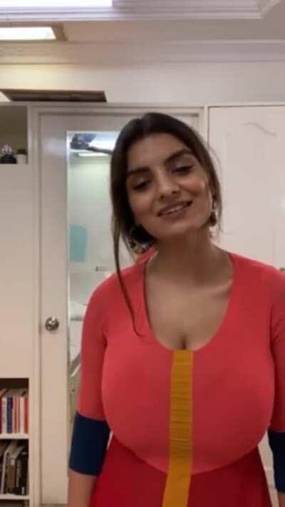 Indian Anveshi Jain and her twins