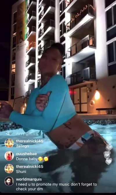 Ass splash in pool
