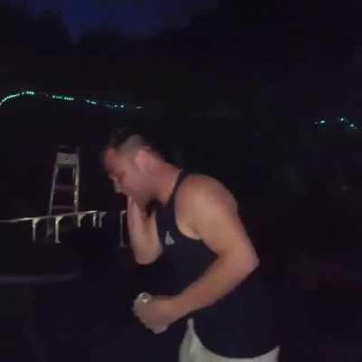 Разбил бутылку об голову