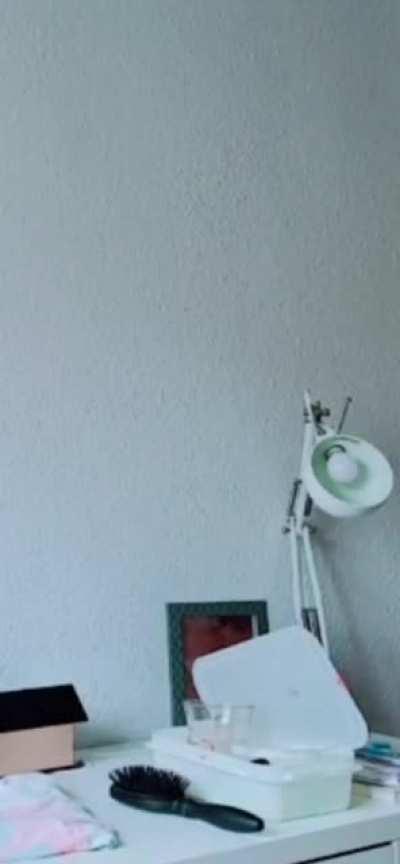 lucky mirror or she want flash?