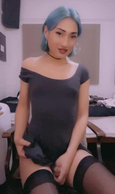 oopsy would u be a doll and fix my dress for me ?☺️😋