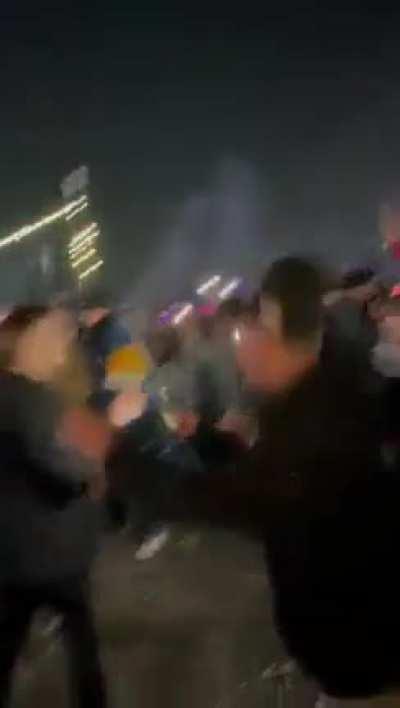 lol the LA crowd really wasn't the best, bro fighting on the Carti set