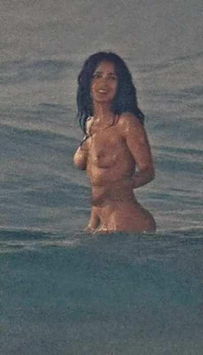 Salma Hayek giving an enticing invitation