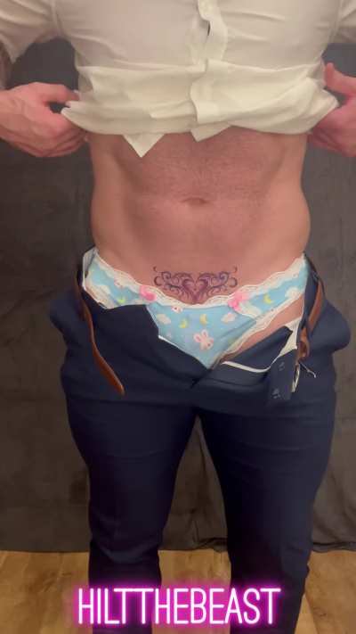 James had an Important work meeting today!😋 So of course I couldn't let him go without a Little🎀Sissy Secret!🤫 Please enjoy my Pretty Little Dolls Cage Check😈