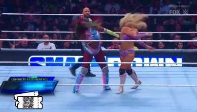 Tiffany Stratton vs Naomi Smackdown