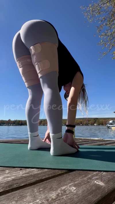 Would you help me stretch?☺️