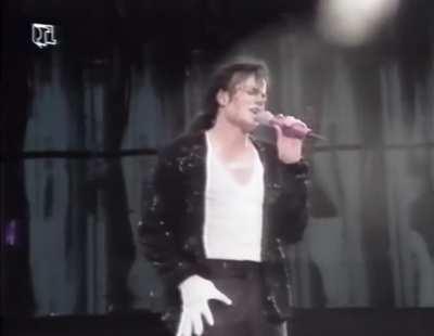 Live Billie jean performance from MJ. What a legend!
