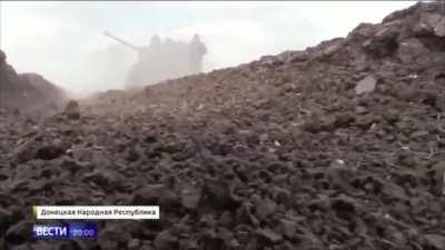 A Russian television programme showed an interesting moment when a Russian 2C1 Gvozdika self-propelled artillery system was hit by a Ukrainian cluster munition. The driver's seat was completely destroyed, but the ammunition did not detonate.