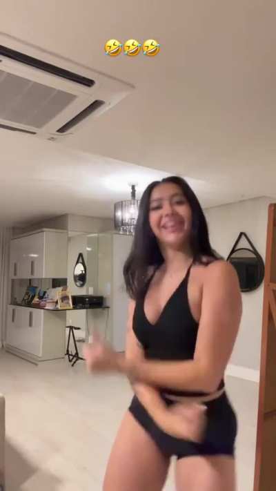 Essa mina e muito gostosa