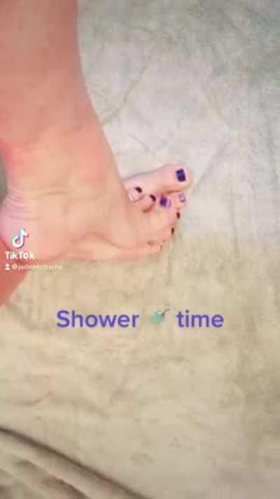 Suck and lick my perfect White Feet, 🦶🏻 Purple Toes, 💜 Silver Rings, 💍 and Pink Soles 🌸 like a good boy. 🐶