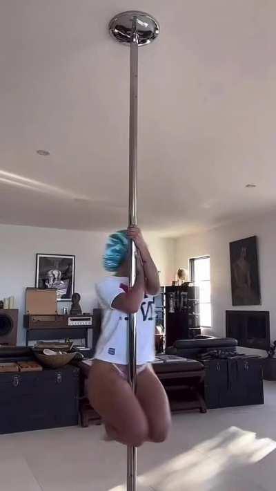 Doja spinning on her pole during a live