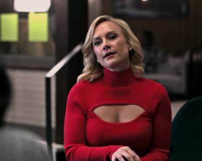 Birthday Stunner: Leslie Fray in The Girls on the Bus [S1E4-2024]