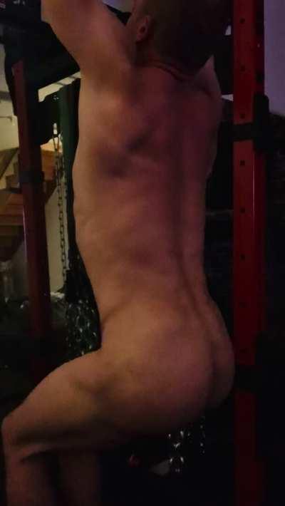 [m] working out naked feels like skinny dipping haha